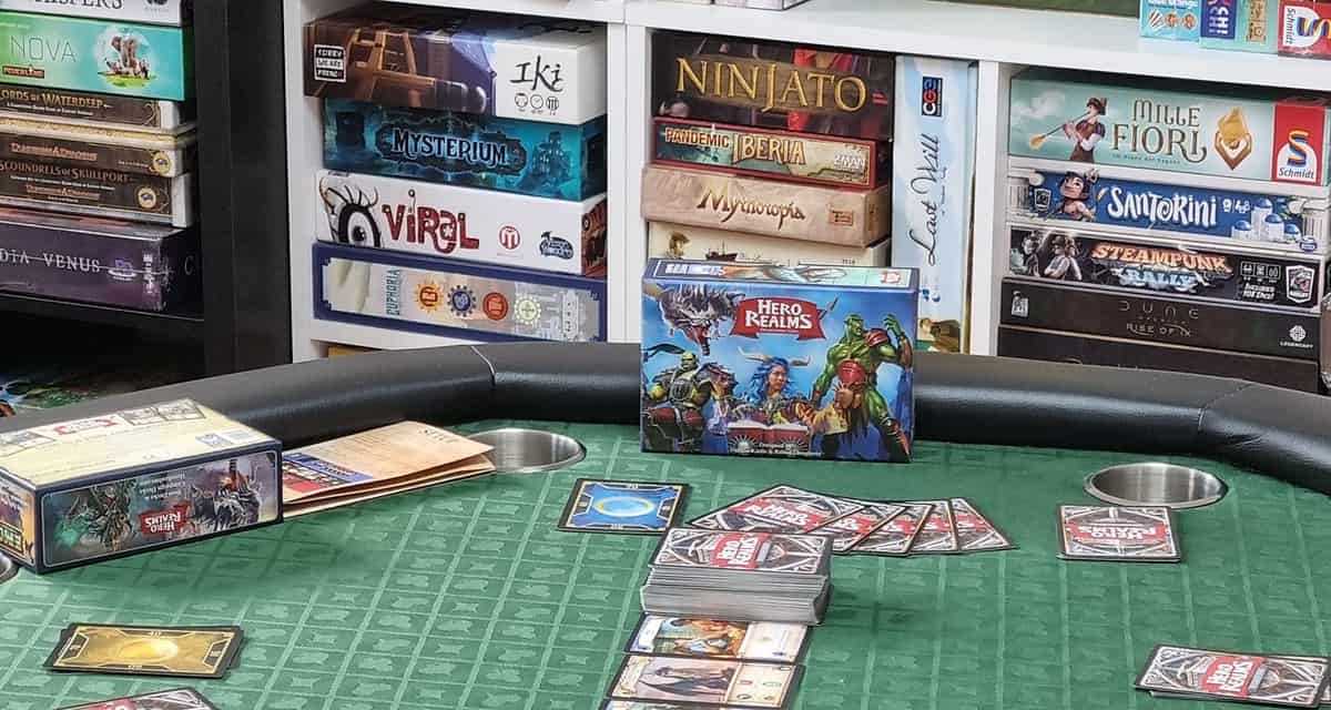 Hero Realms Review – A deckbuilder with magic theme